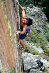 tony yao climbing on lead